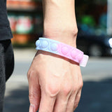 Light-sensitive color changing bracelet