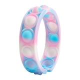 Light-sensitive color changing bracelet