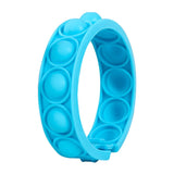 Light-sensitive color changing bracelet