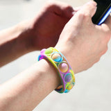 Light-sensitive color changing bracelet